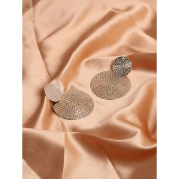 SILVER TEXTURED ROUND GEOMETRIC DANGLE EARRINGS - Picture 3 of 7